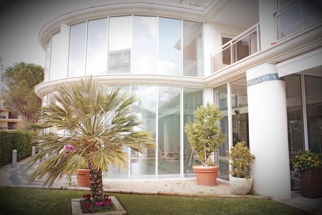 Hotel & Apartaments Thalassa Sport & Spa Roses Exterior photo